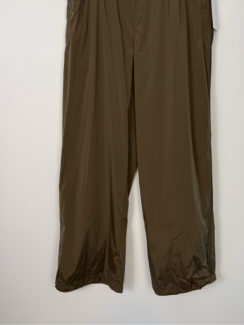 Athleta Rise Pant. Brown Nylon Track Travel Streetwear Pants. Size XL. NWT - Picture 3 of 14